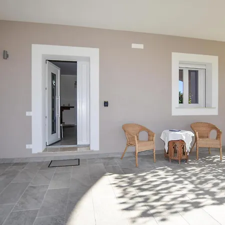 2 Bedroom Awesome In شقة أونينا